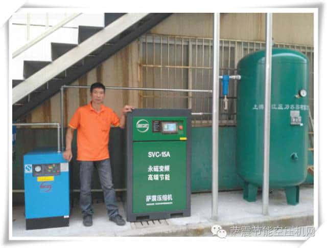 客戶與薩震節(jié)能空壓機合影